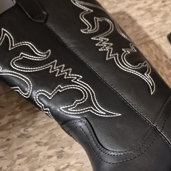 Dream Pairs Women's Black Faux Leather  Western Embroidered Boots NWTS - Picture 4 of 8